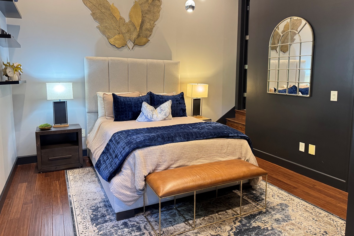 Main level Bedroom 2: Queen bed and en-suite bathroom. 