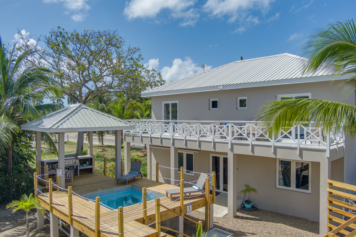 Shared Pool and BBQ area, requieres stairs