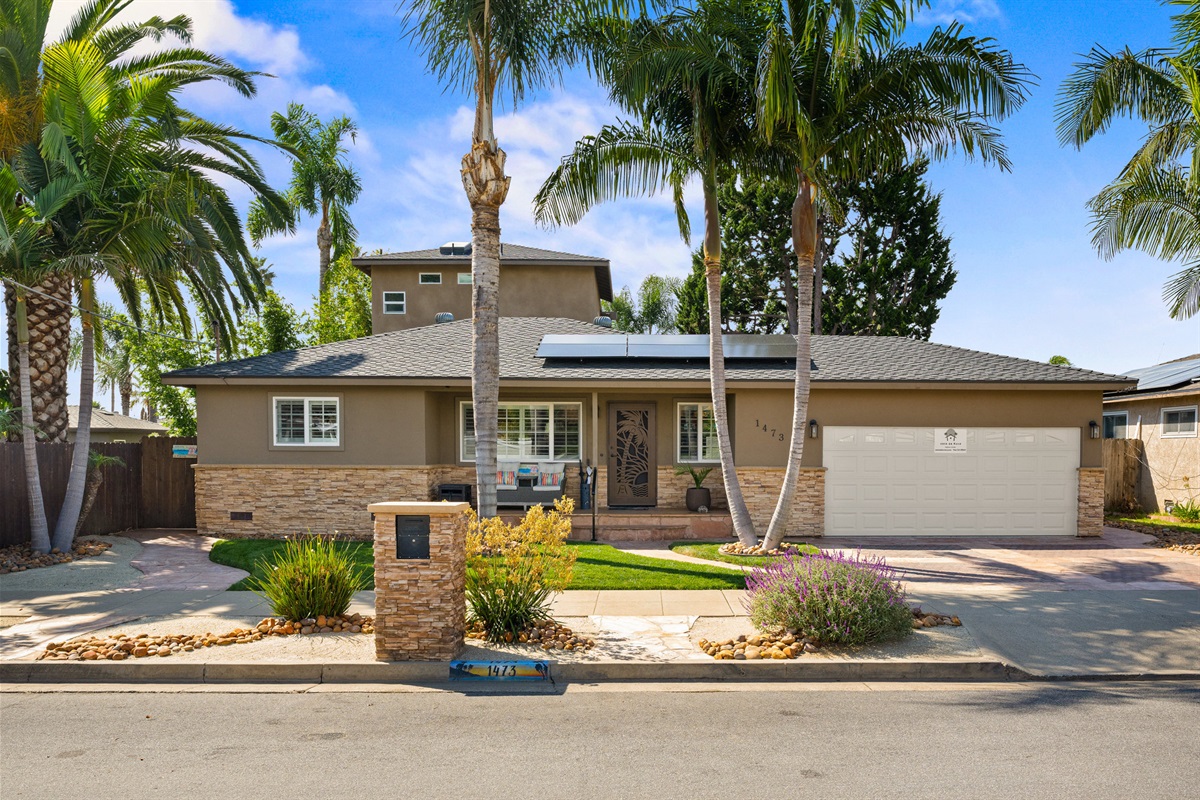 Casita is the main house, which this is a picture of.  Casita comes with garage.  