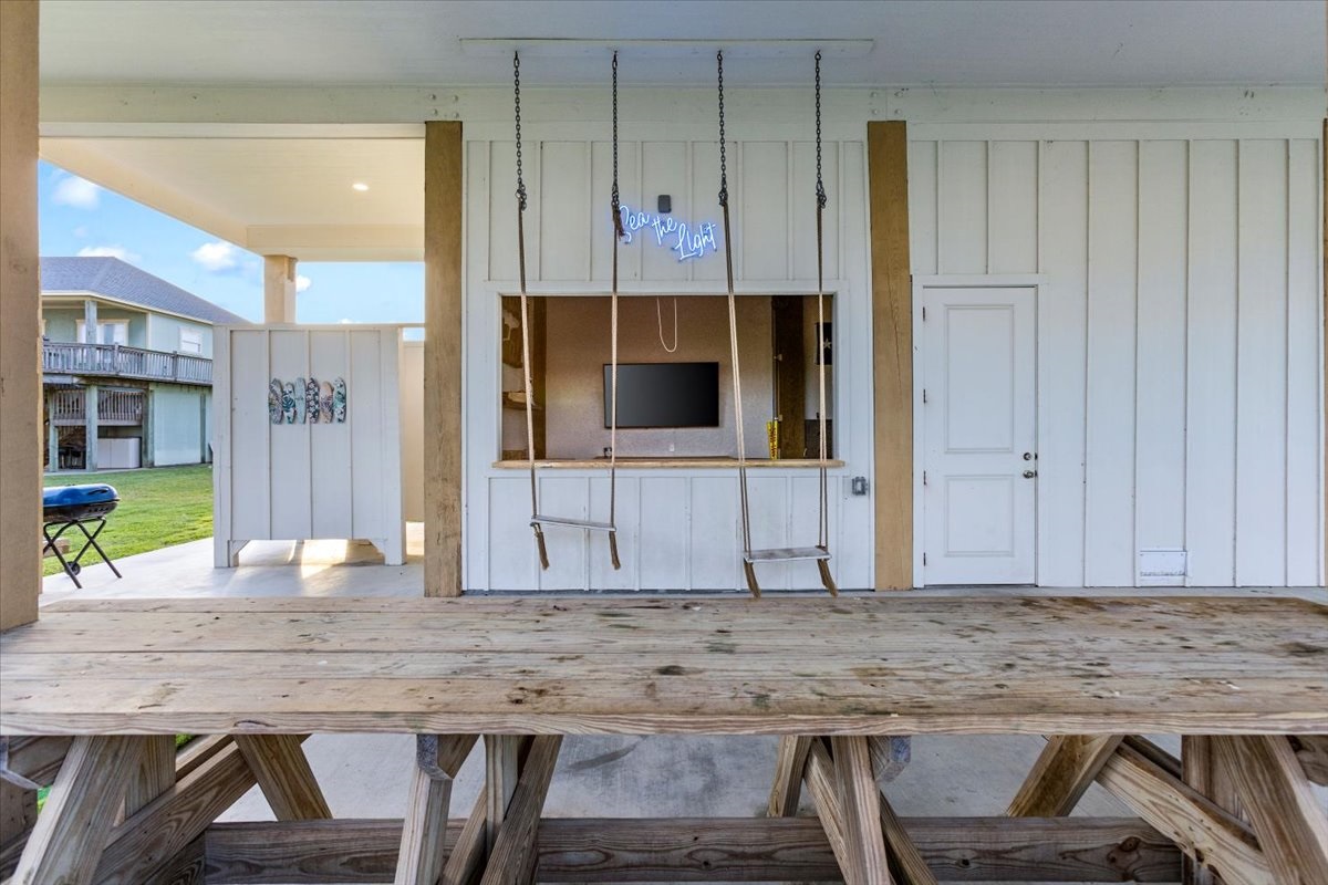 ceb3ca8d1fa74f1080c366d7406835b3 Large | Beachhouse | Texas | TX | Vacation Homes | Galveston | Crystal Beach | Kokomo | Breezy Days | Beachfront Elegance | Sunrise Serenity | Southern Sands Property Management, LLC