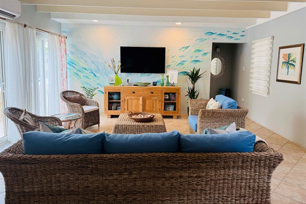 Large Living room with SmartTV