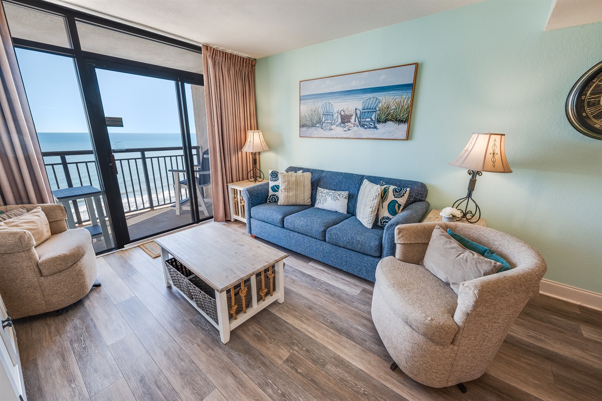 Amazing Living Room with Stunning Views🌊☀️