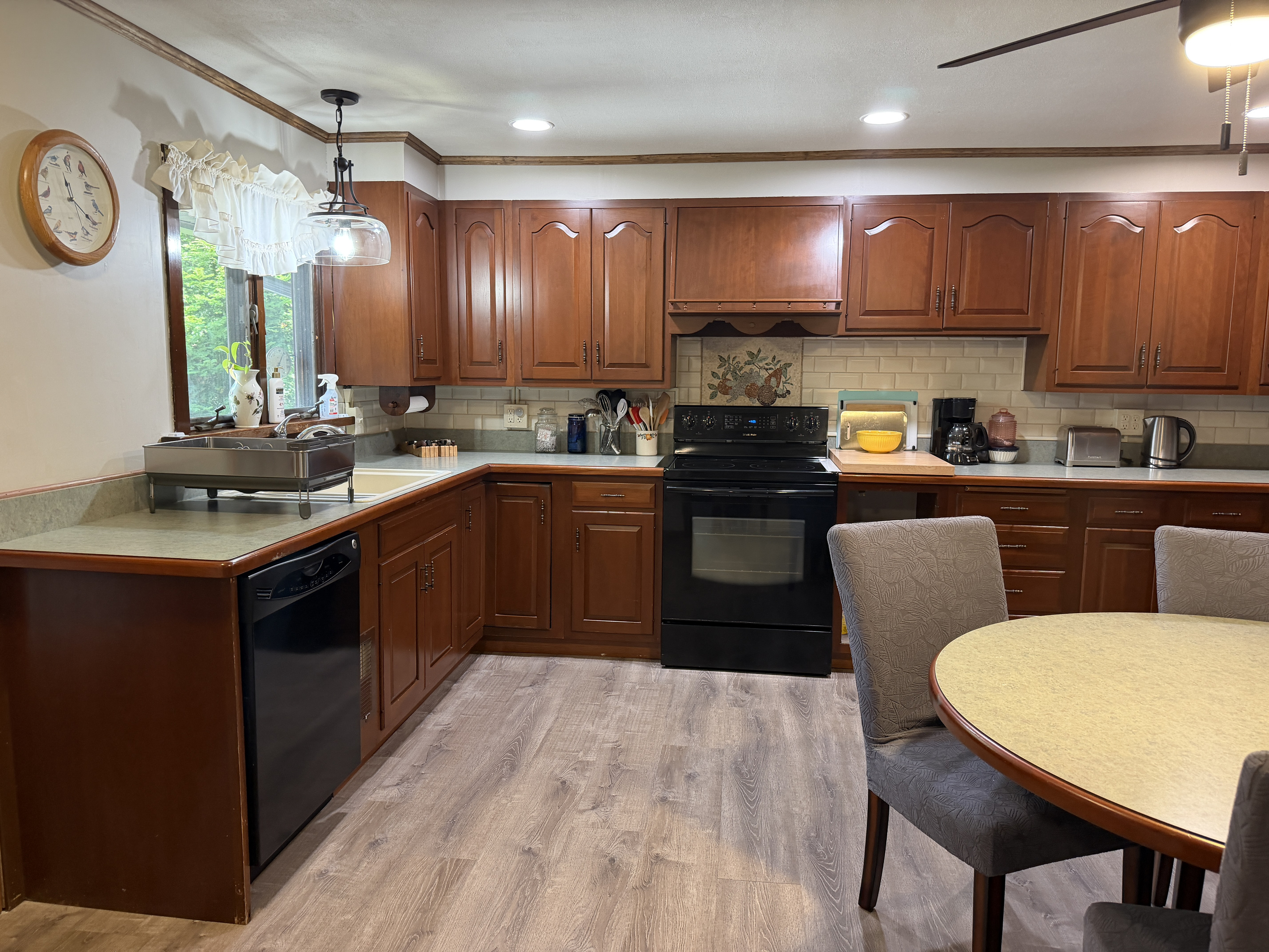 Kitchen with breakfast nook