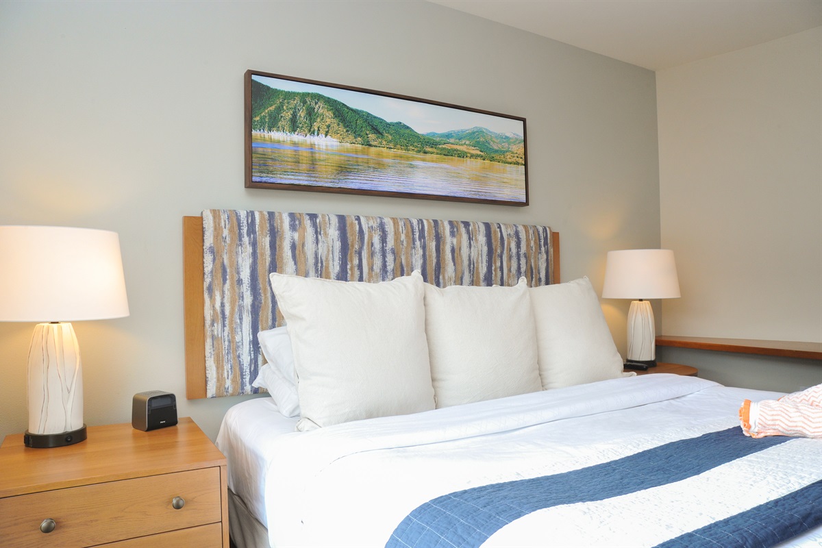 Bedroom #1 of 3: King bed, TV, lake views, ensuite bathroom