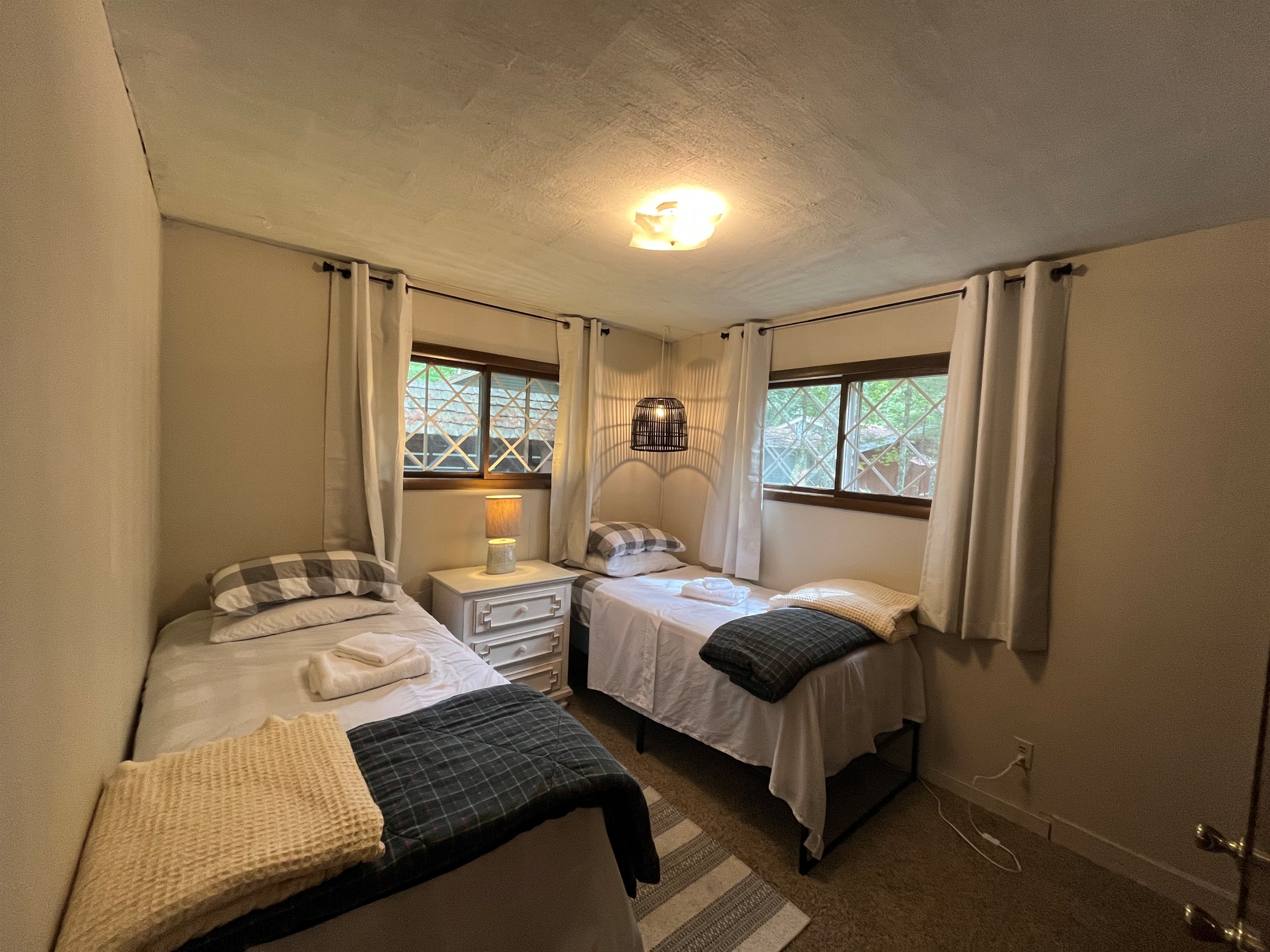 Bedroom 2 - Main Floor