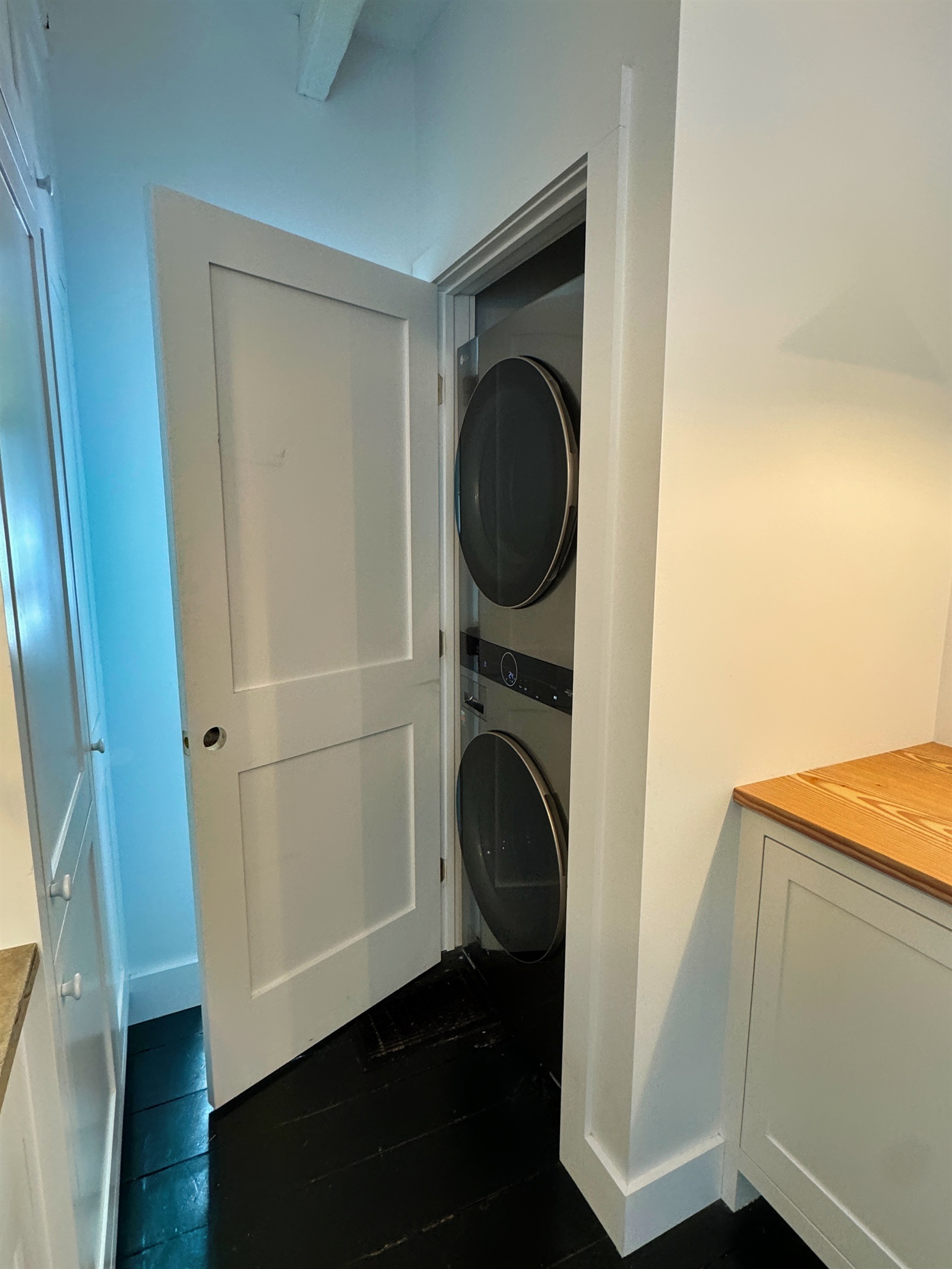 Hawk Field House - Washer/dryer