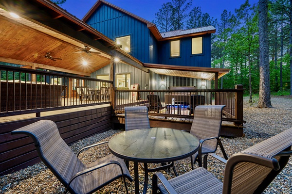 Additional outdoor gatherings for morning coffee, evening drinks and unforgettable conversations