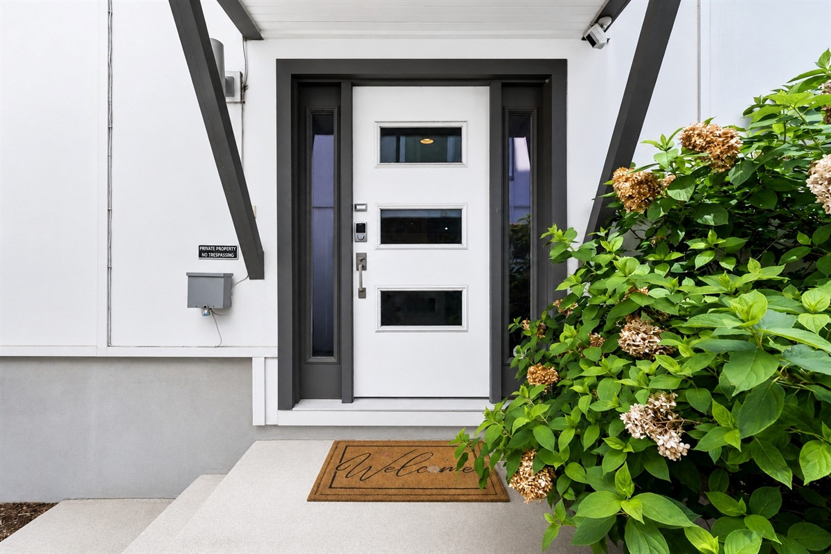 Step through the front entrance and your Nashville getaway officially starts &mdash; keyless entry, no hassle, just drop your bags and head straight to the rooftop