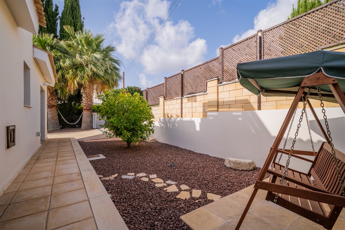 In the secluded side garden, you'll find a sofa swing – a perfect place to hide away with a book.