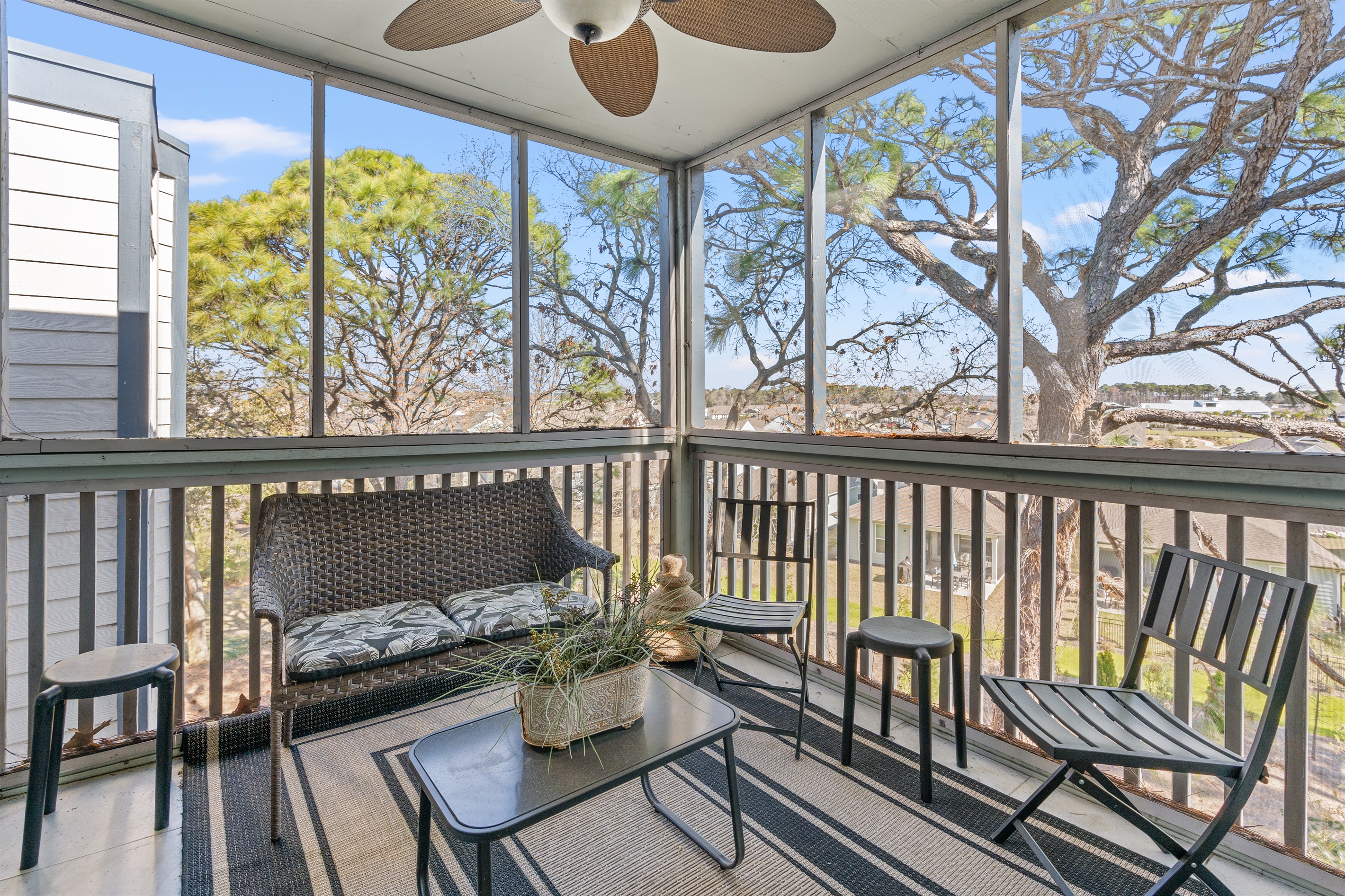 Peaceful screened in patio