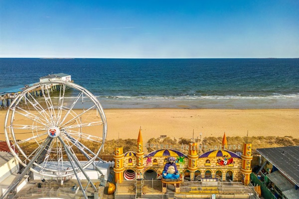 Fun-filled amusement park with stunning seaside views.