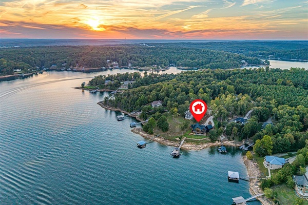 Your lake escape, perfectly tucked into the shoreline.