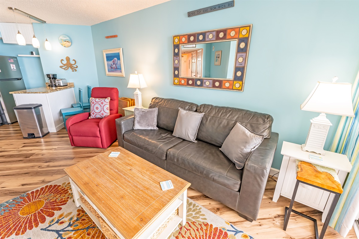 Living Room with Stunning Views🌊☀️