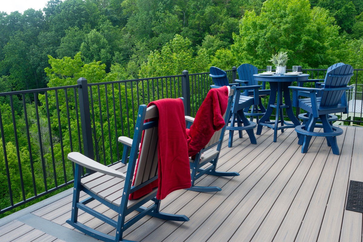 Want a view with your late night or early morning muffins? Go for the rockers.   Breakfast, lunch and even dinner with a view? Use the pub table!