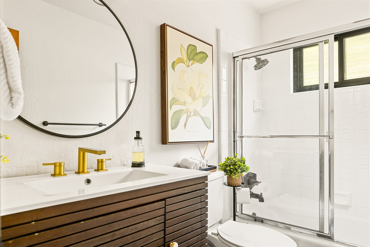 Bathroom 3: Conveniently located next to the family room and bedroom, there's yet another full bathroom with a bathtub and shower for your comfort.