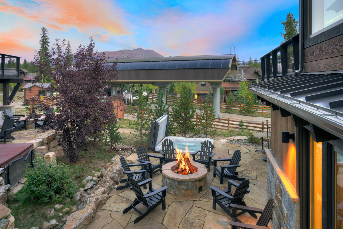 Outdoor living space with Firepit