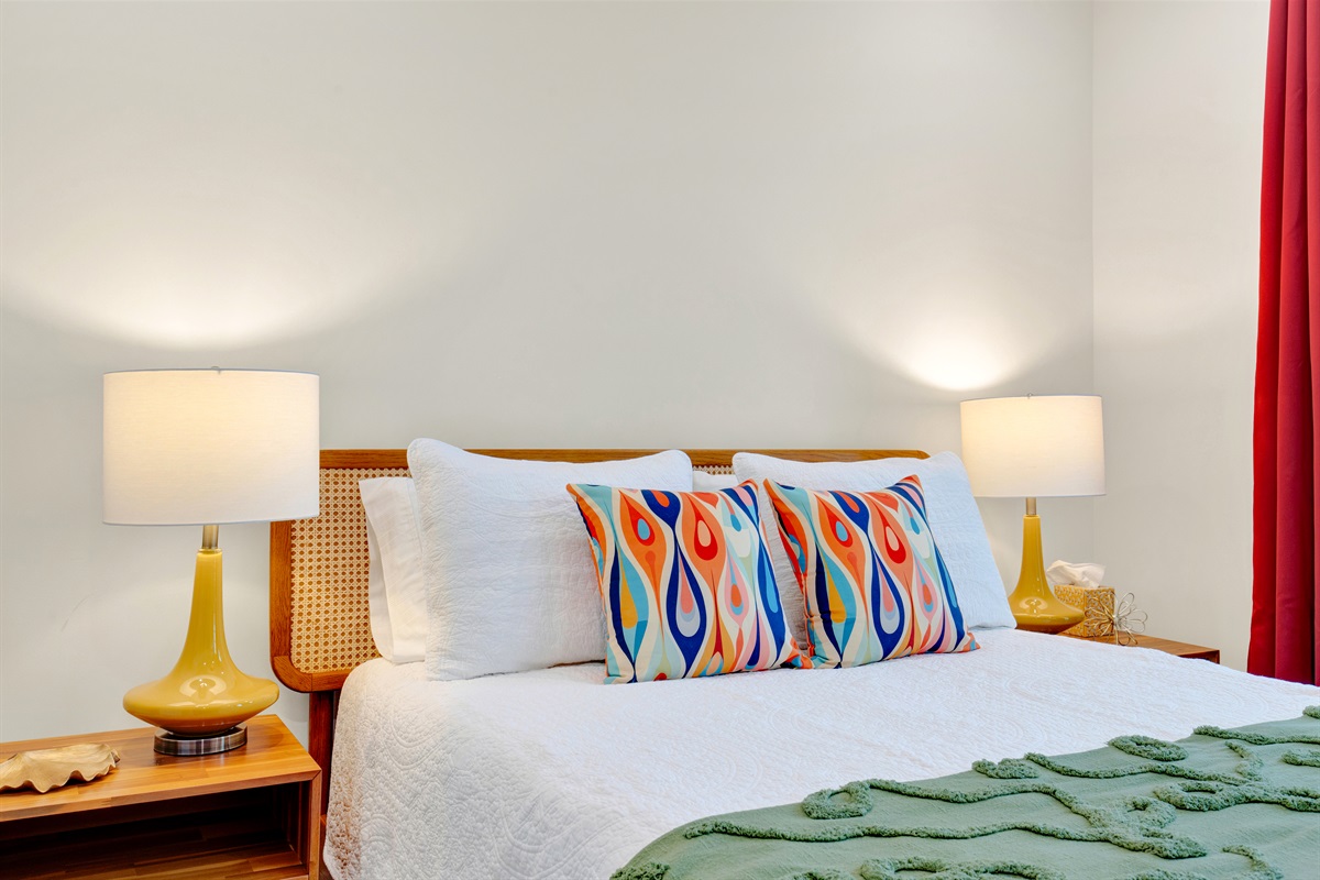 Queen size bedroom upstairs w/ensuite bathroom