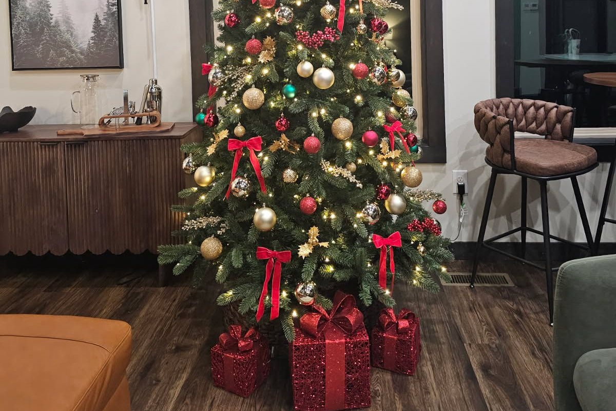 Cozy holiday vibes with our beautifully decorated Christmas tree