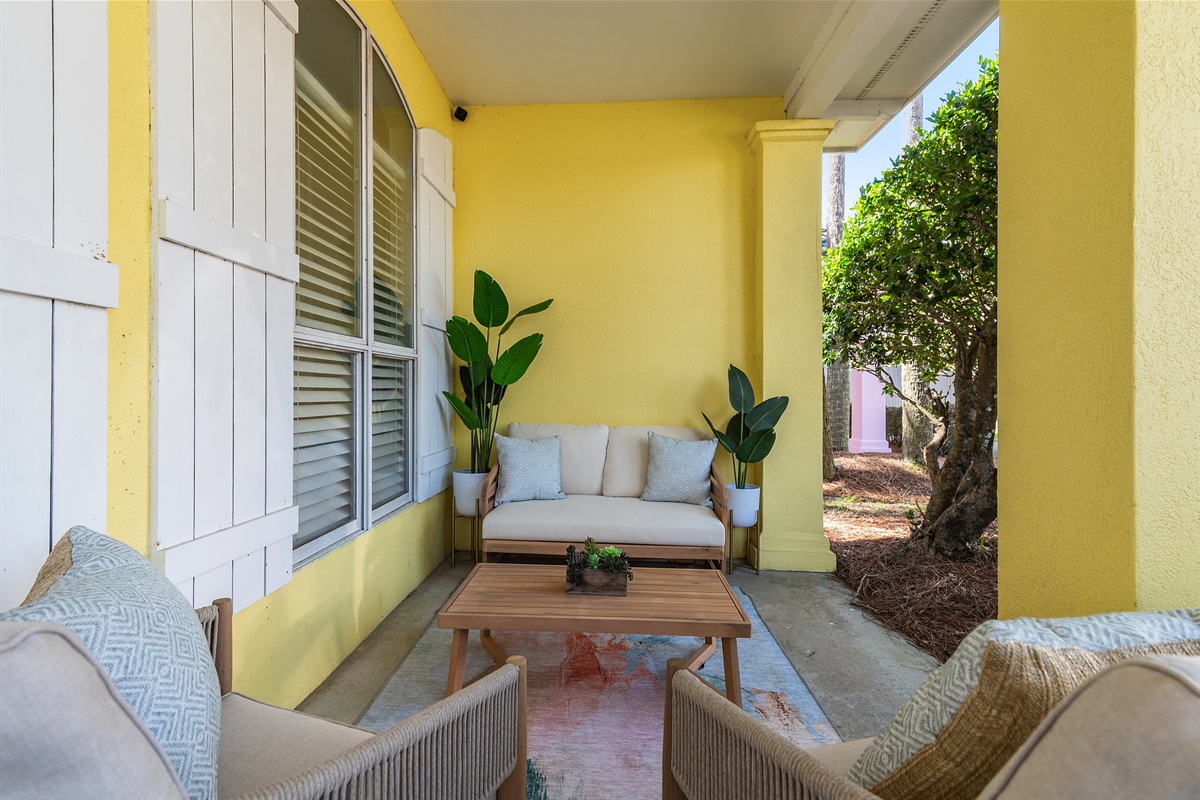 Front patio overlooking the quiet Cul-De-Sac!
