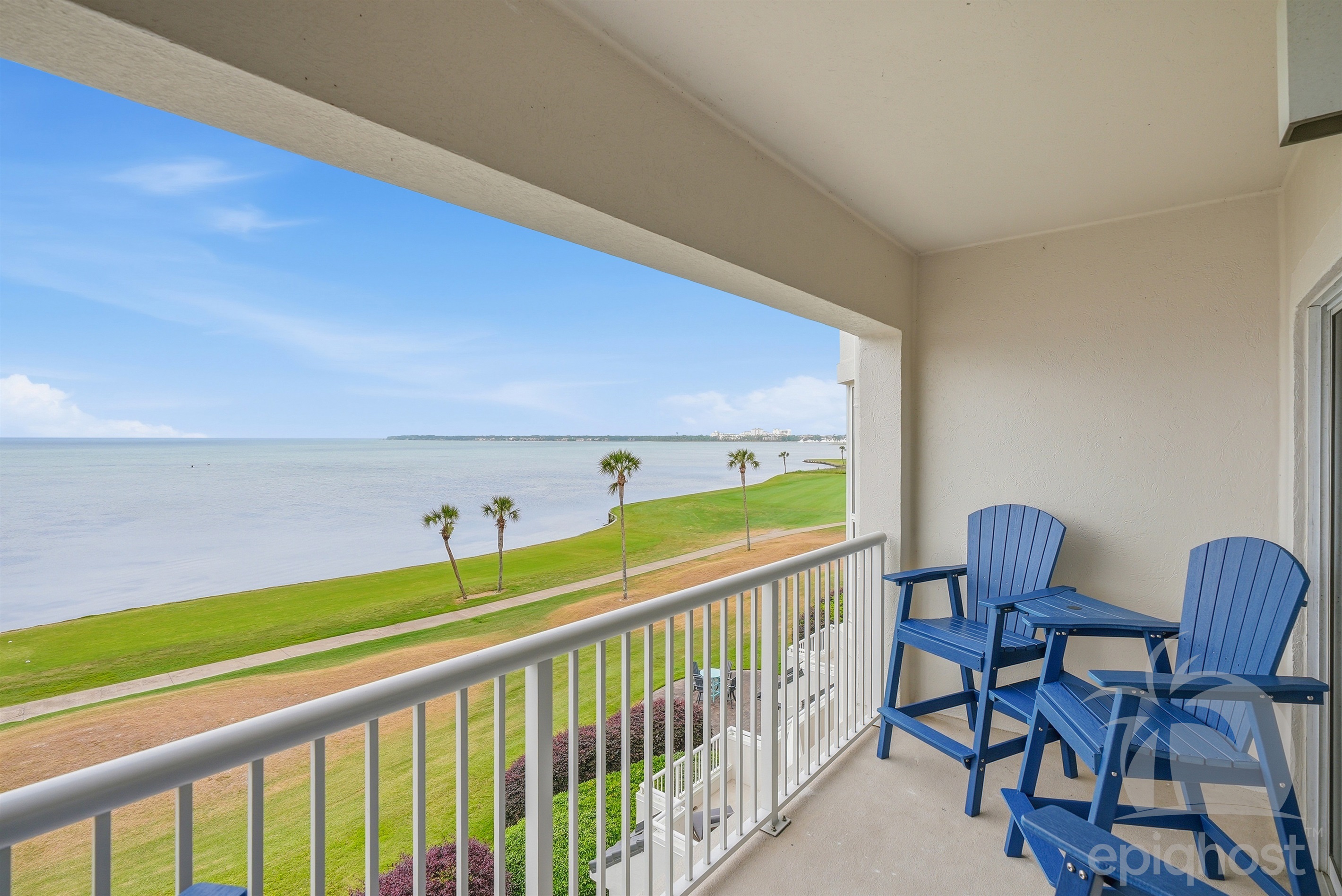 Private balcony with bay views