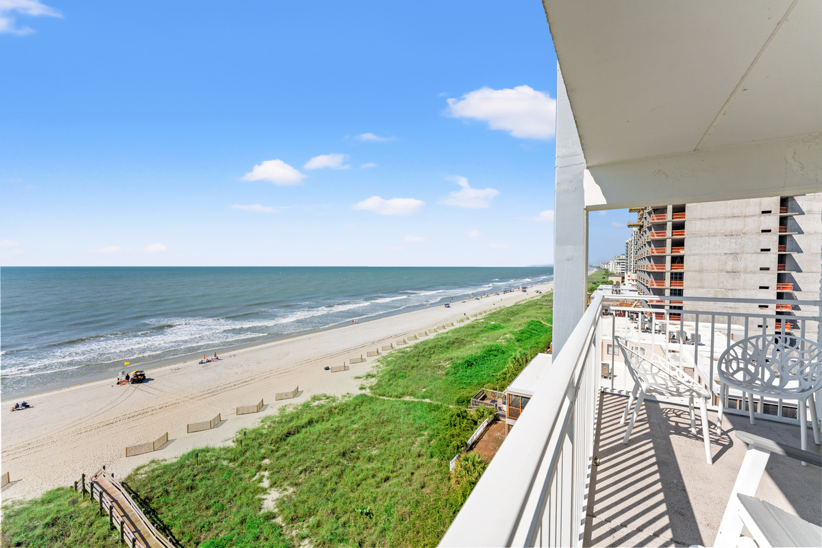 Oceanfront Balcony. Corner unit, best views of coastline