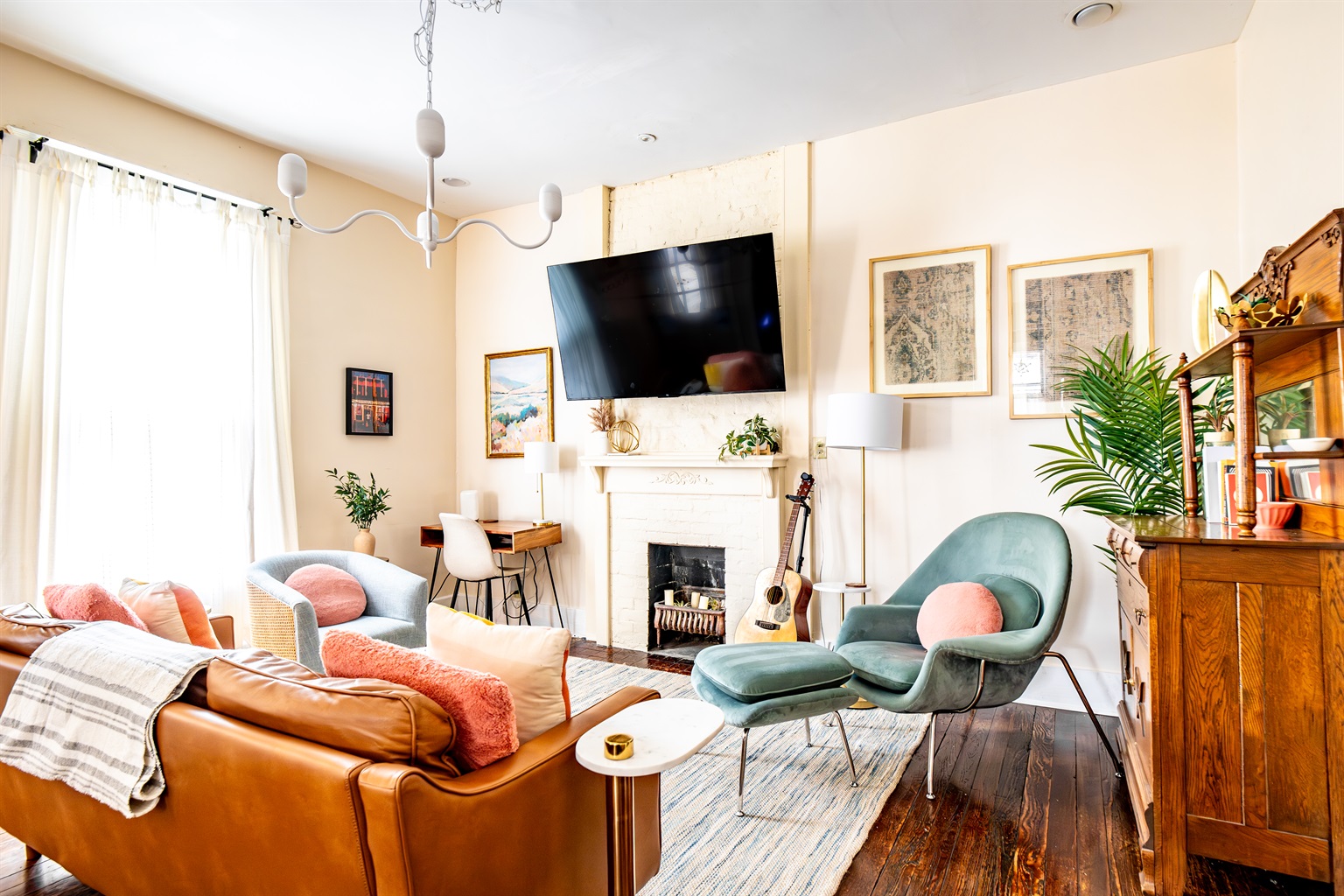 Welcome to the best spot in the hippest neighborhood in Memphis! :-). Old historic charm, modern open functionality.