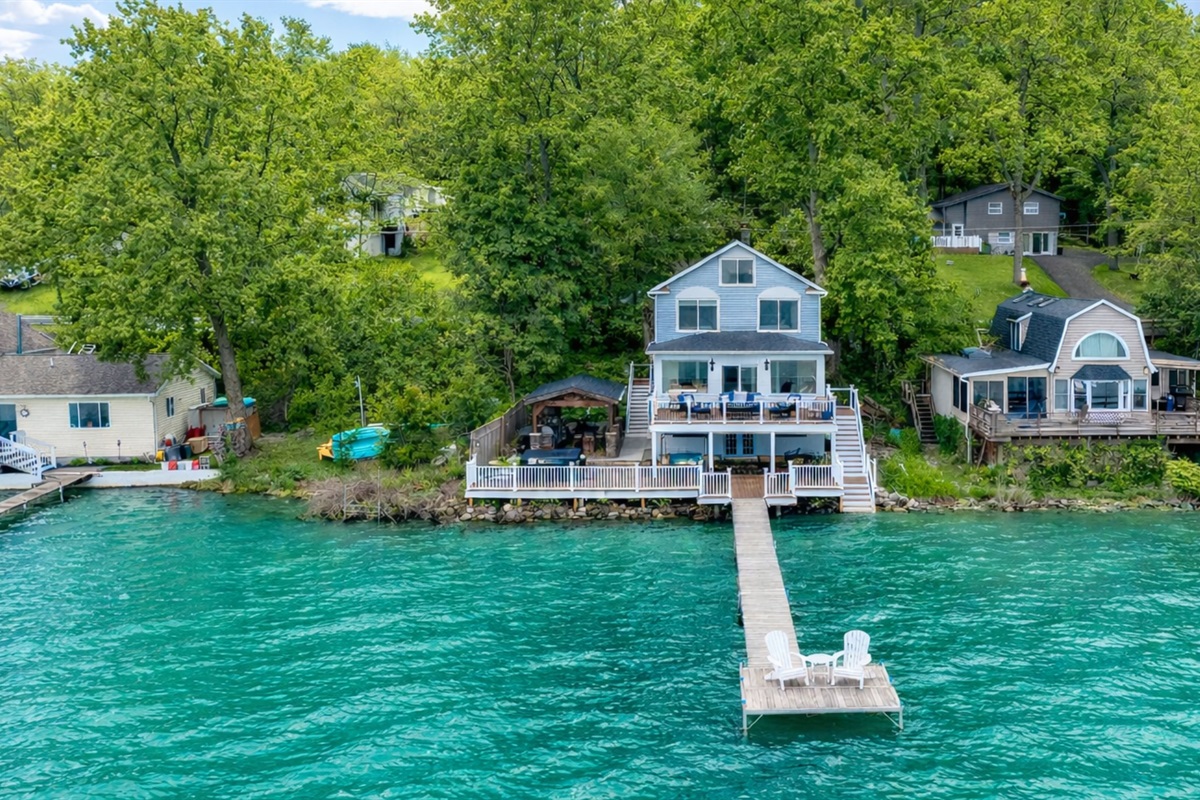 Stunning lakefront home with multi-level decks and a private dock—perfect for sunrise coffees and sunset cocktails 🌅🏡🚤