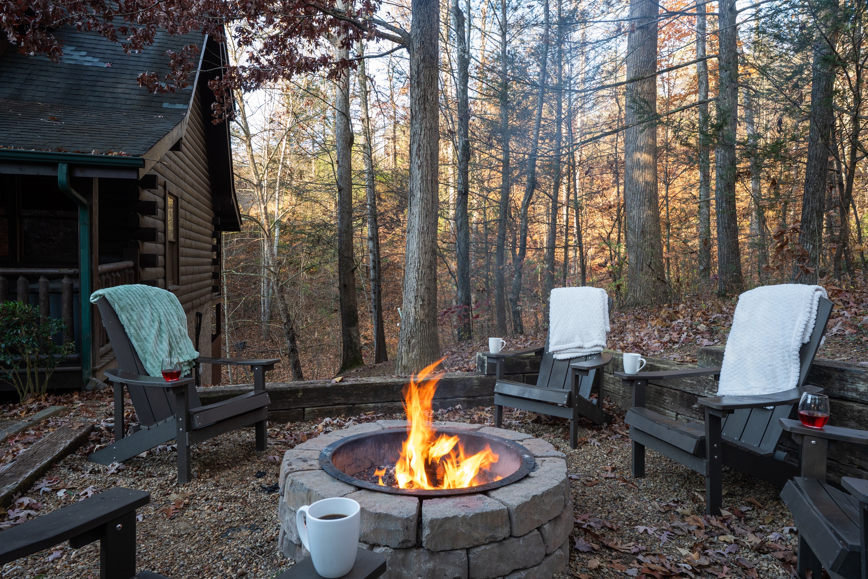 Welcome to cozy and inviting Mighty Oaks Mountain Retreat where lifelong memories are made under the stars gazing while sharing stories around the private fire pit.