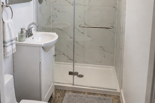 En-suite full bathroom