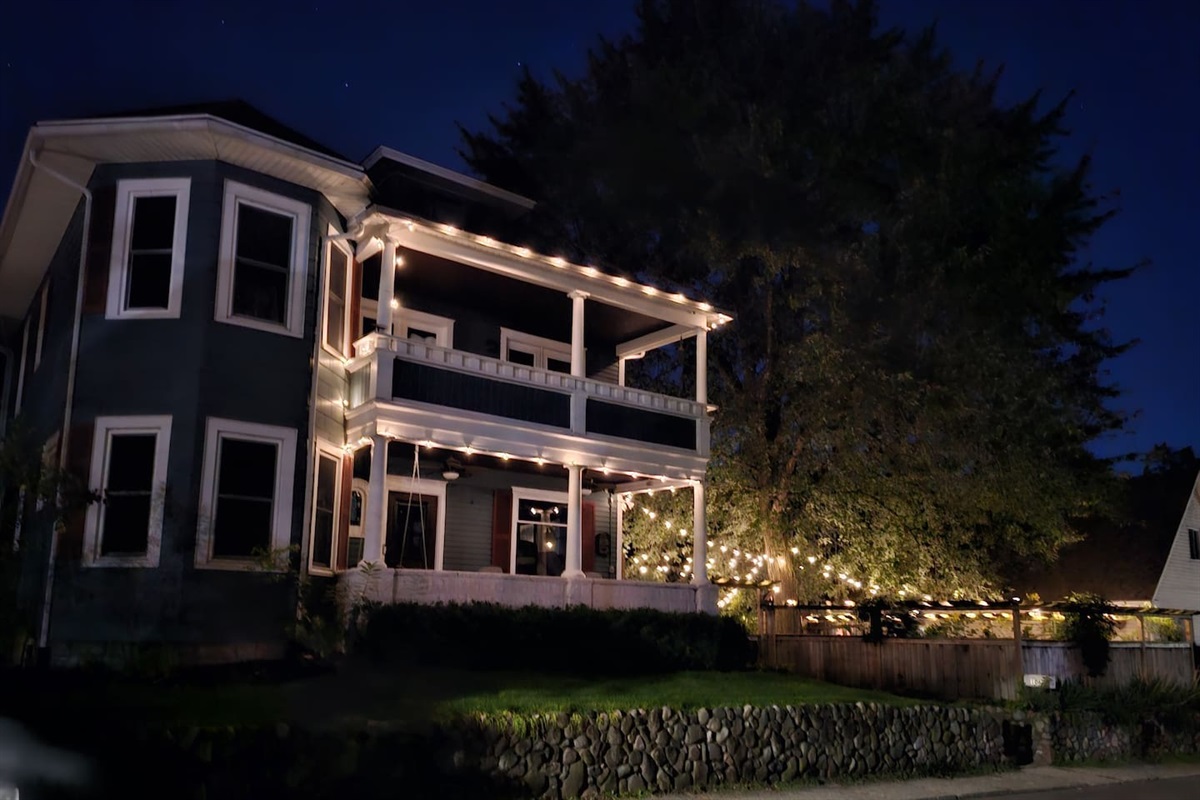 Wanderer's Rest at night