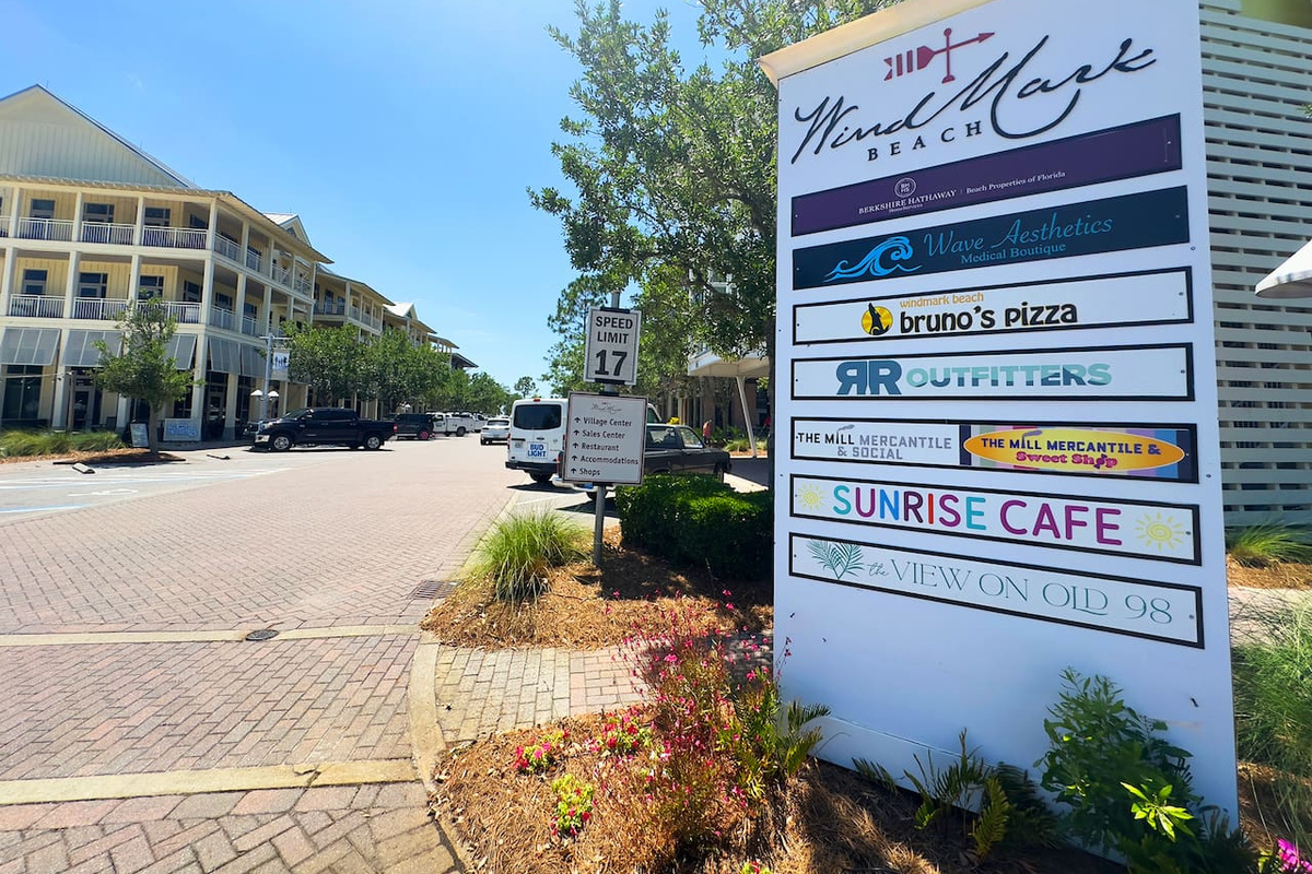 Everything within easy reach. Explore nearby shops, restaurants, cafés, and local favorites just minutes from the home
