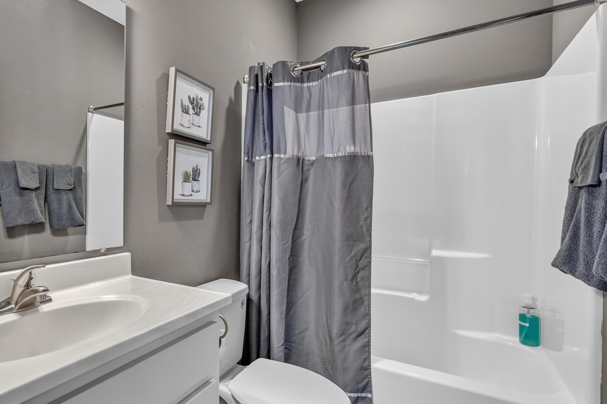 Bath 3: Fully ensuite to bedroom 3