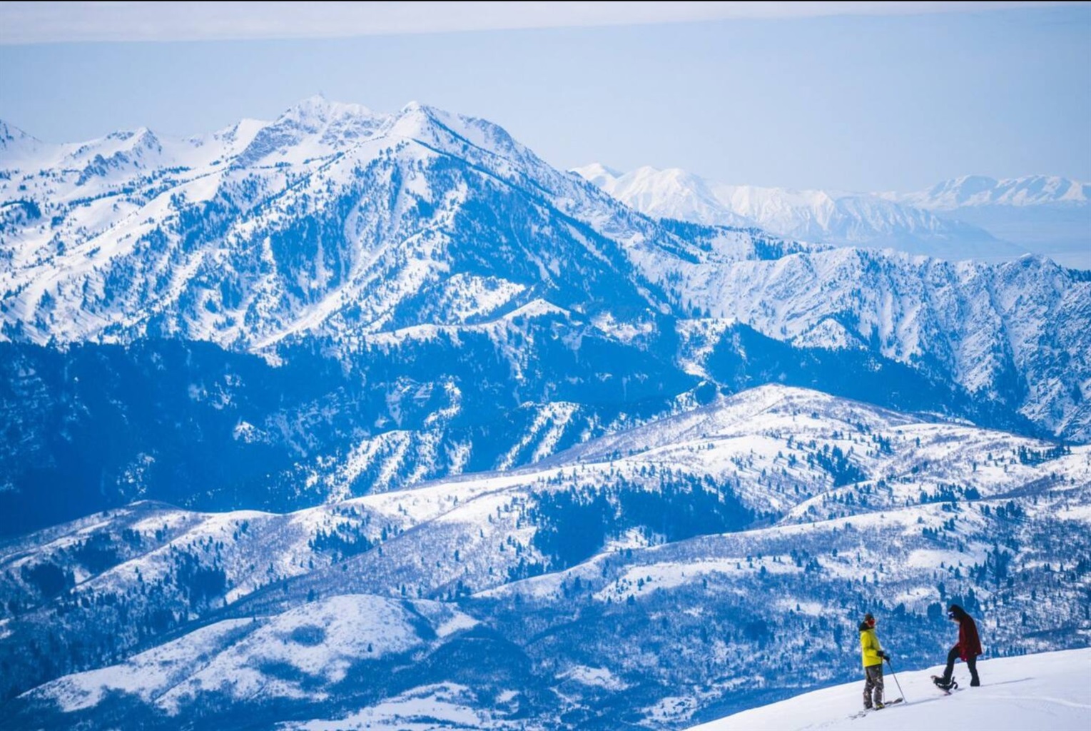 Soaring mountain vistas and world-class slopes minutes from your Edgewater getaway.