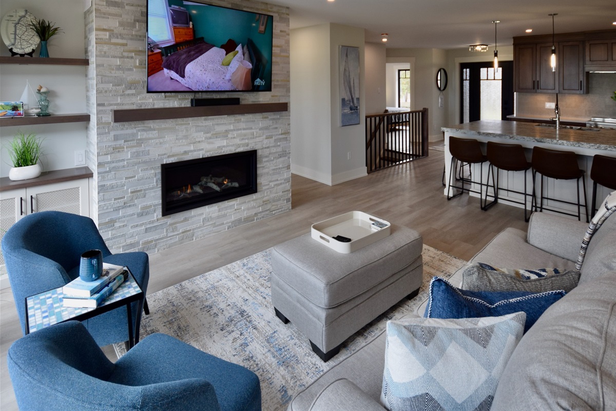 Spacious living room 