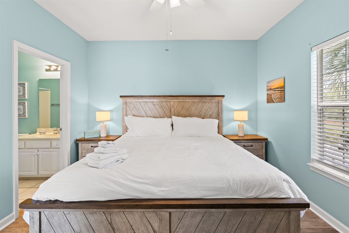 Large Main bedroom with king bed and ensuite