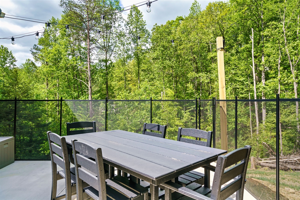 Dinner on the patio? Yes, please! Check out the serene setting....private and peaceful!