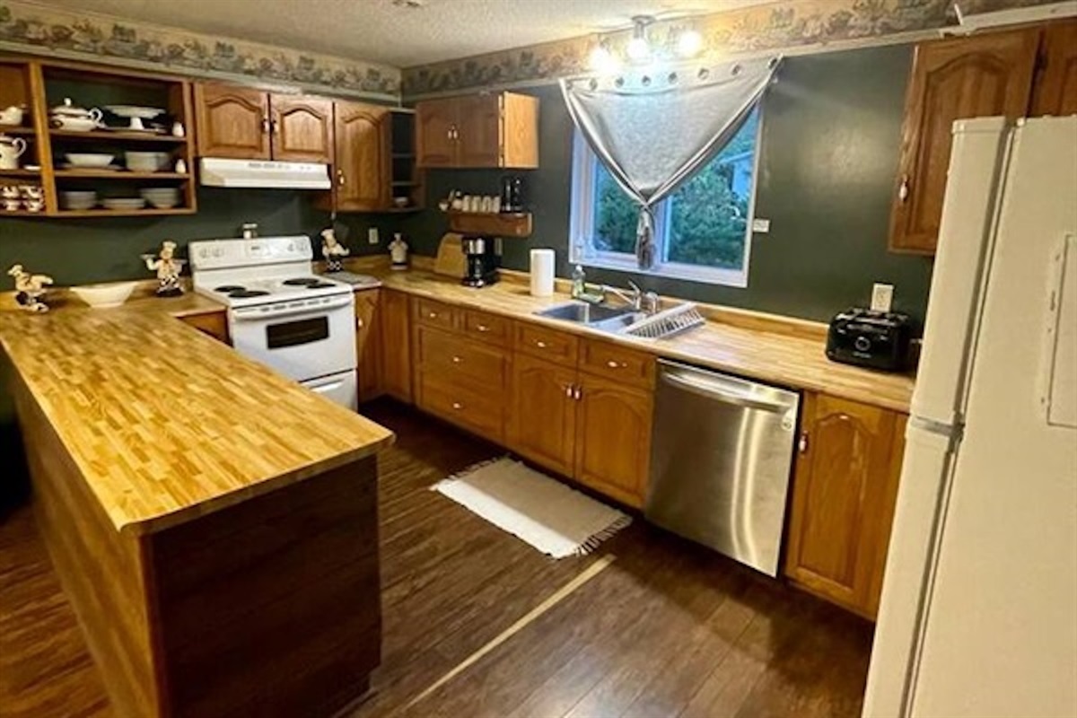 Fully equipped kitchen with generous counter space