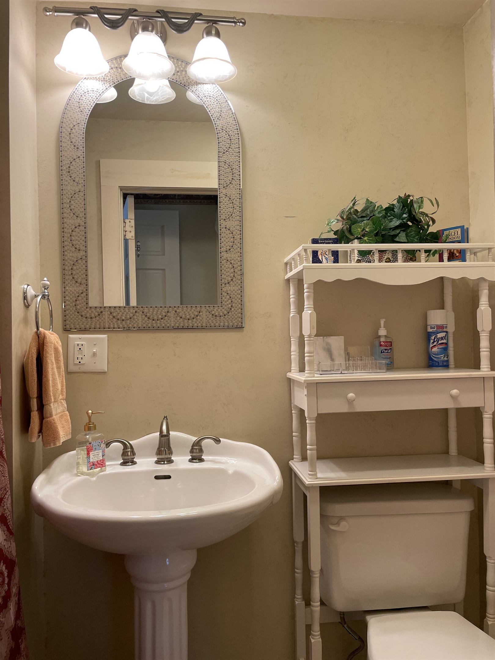 Ensuite bath in Siena bdrm