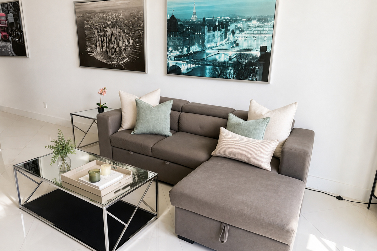 Pull Out sofa bed - It can sleep an extra person - Living room 