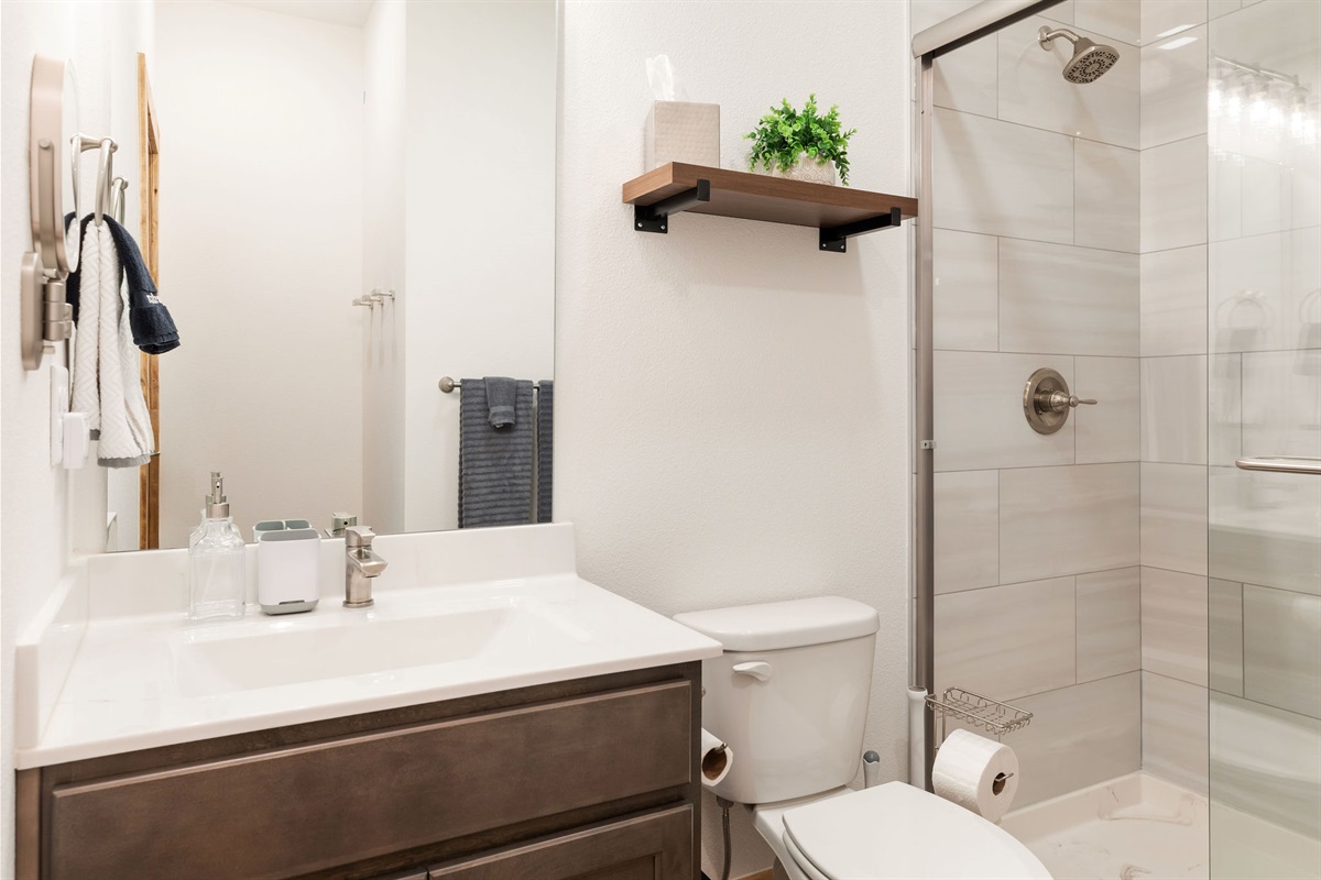 King bed #4 ensuite bath