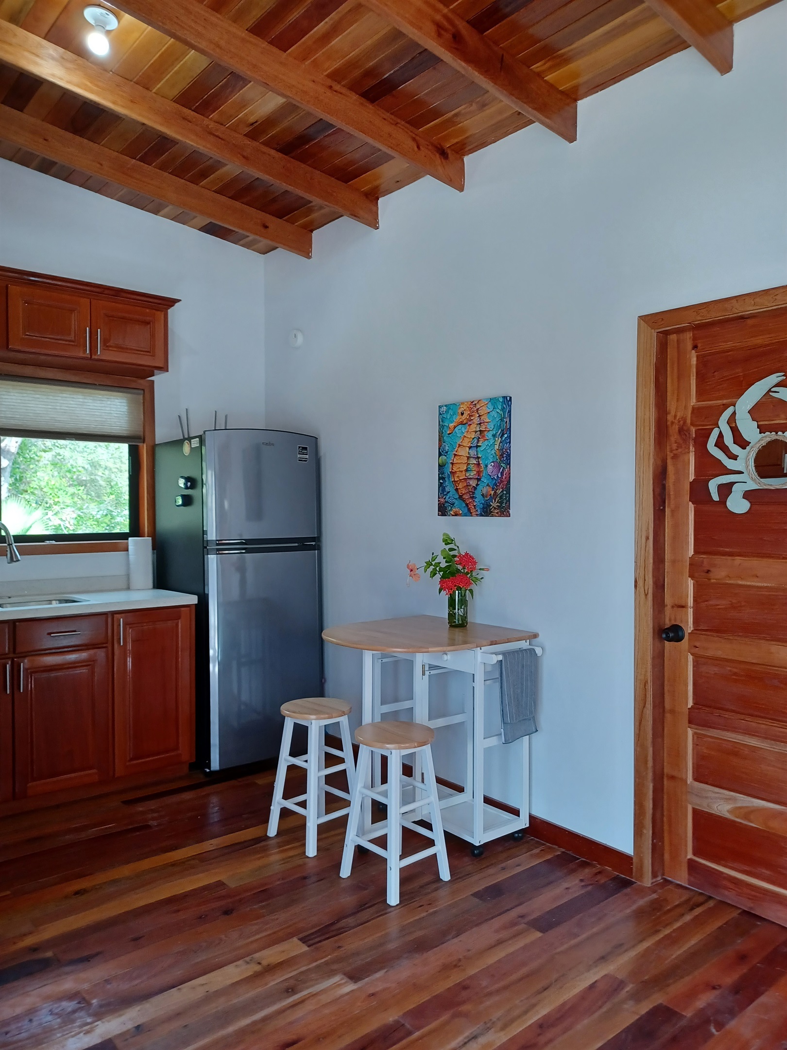 Seahorse full kitchen with fill size fridge