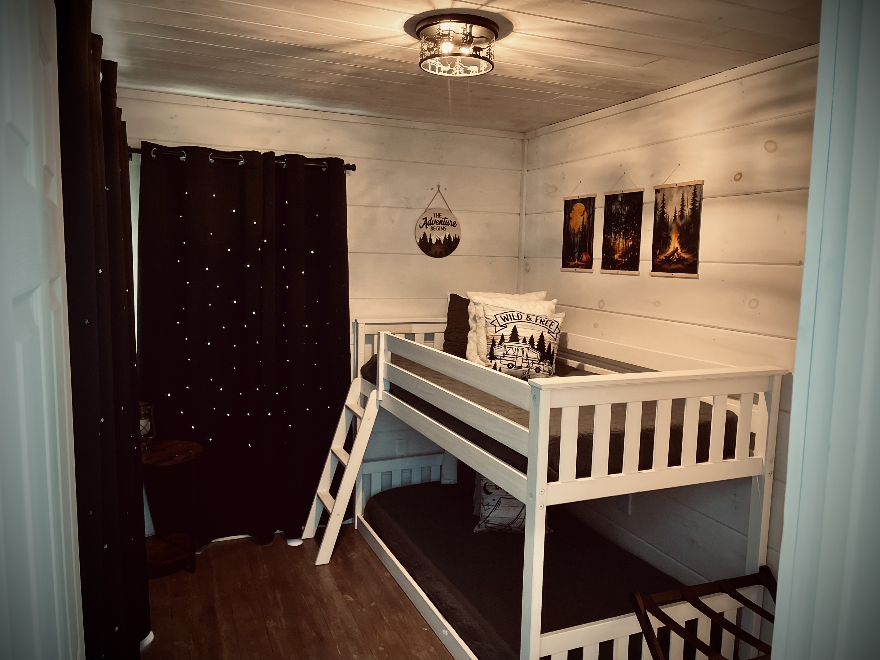 Twin bunk beds | 2nd bedroom | 1st Floor