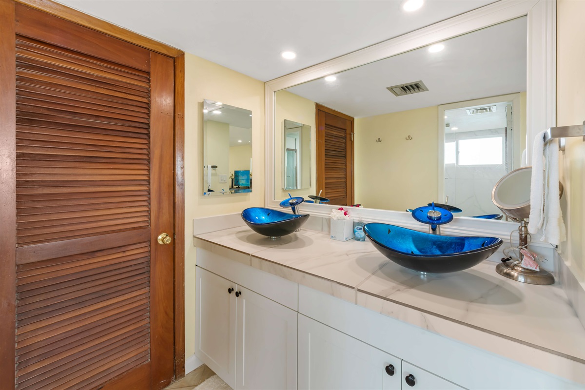 Ensuite bathroom with double sinks just off the primary bedroom
