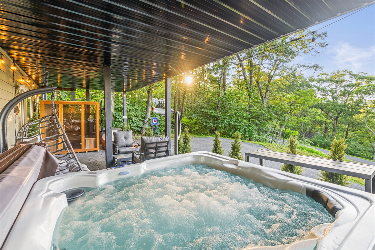 Unwind in the hot tub or sauna with filtered mountain views, even on rainy days. Cozy, dry, and peaceful—this outdoor lounge is a guest favorite in all seasons