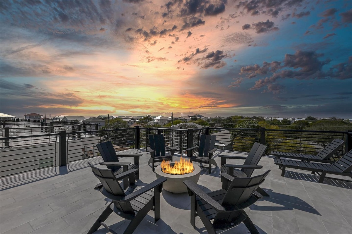 Stunning 4th-floor rooftop equipped with firepit and loungers with gulf views