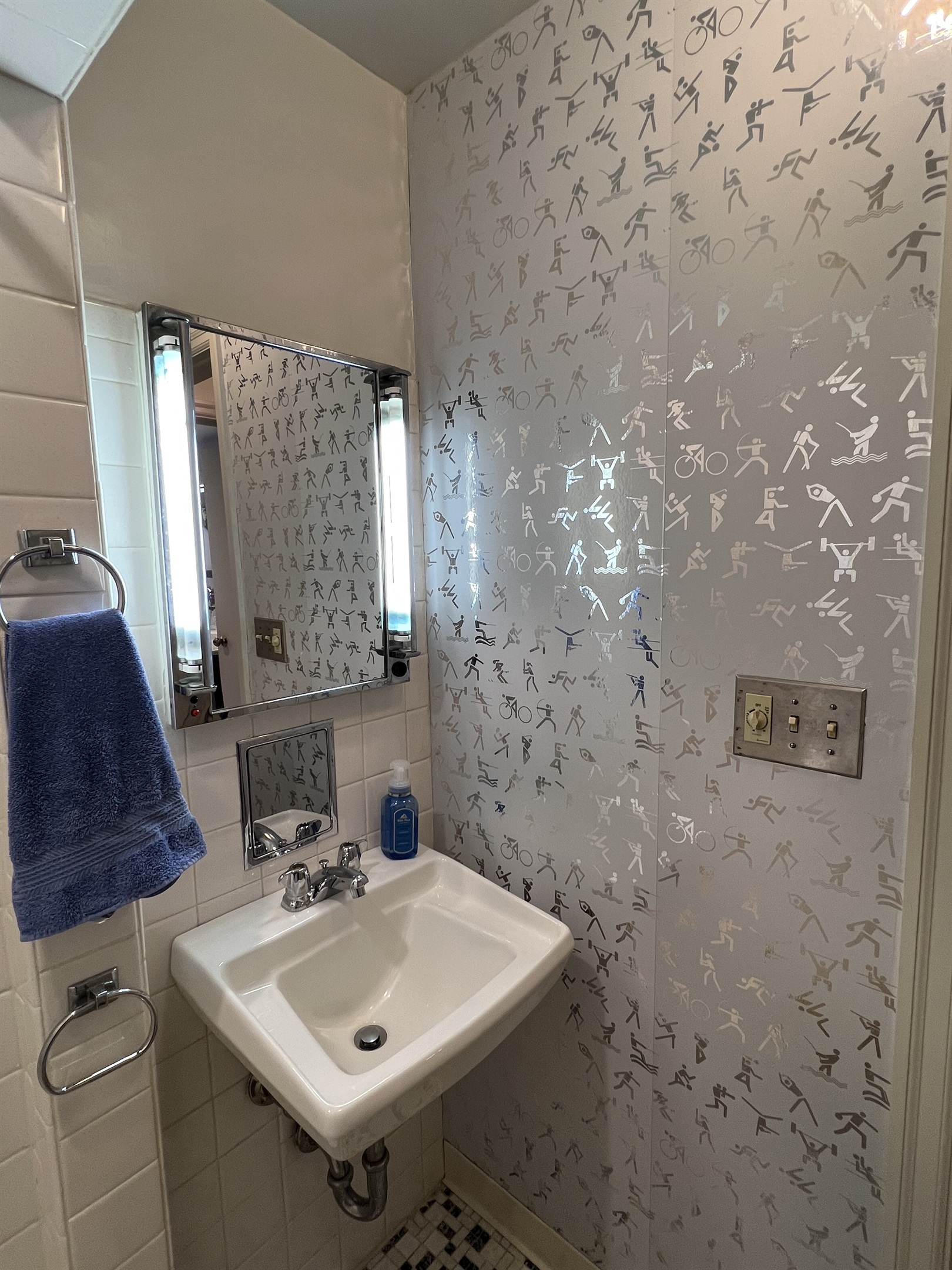 2nd floor bath with shower