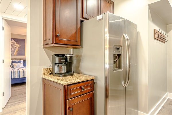 Dual Keurig maker: full pot and single cup