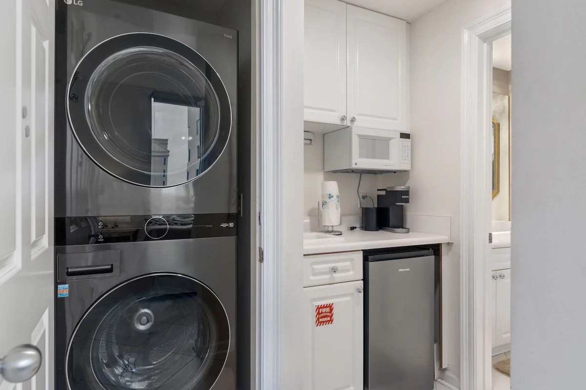 2nd Washer and Dryer with bonus Kitchenette (in 2nd King En-Suite)