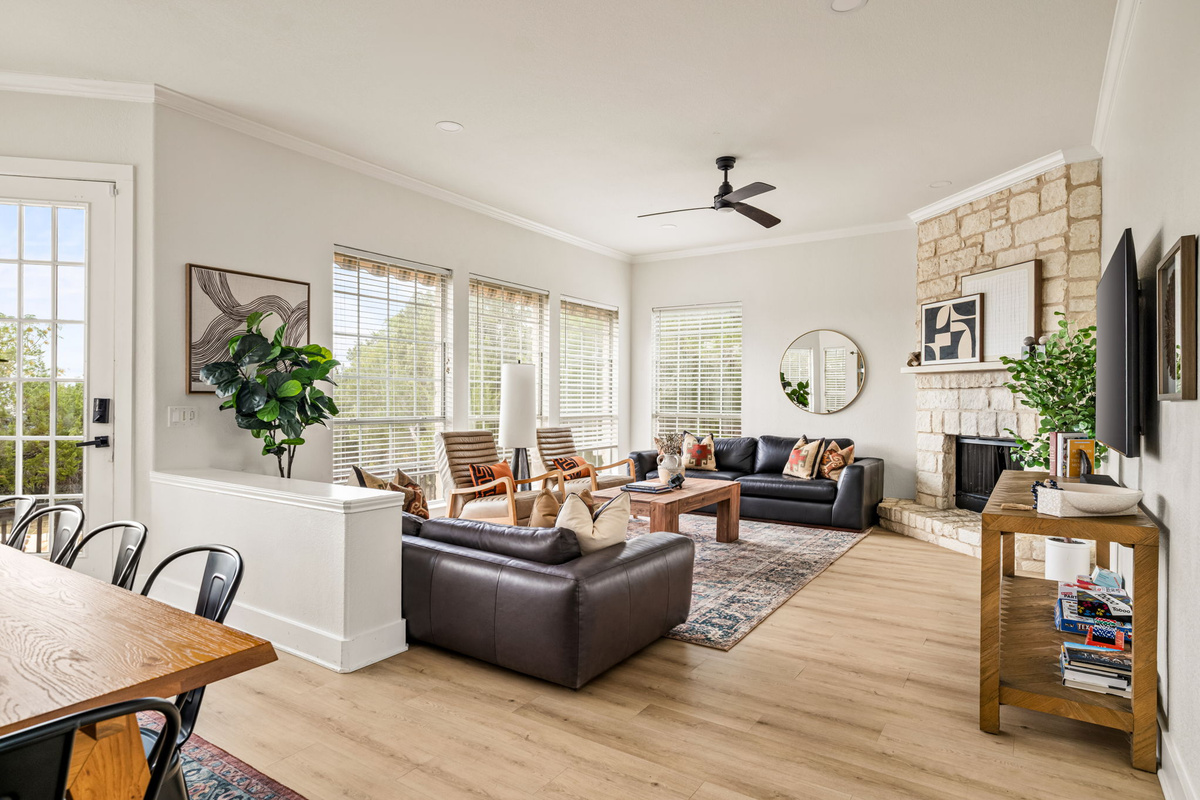 Enjoy seamless space for lounging, dining, and spending time together.