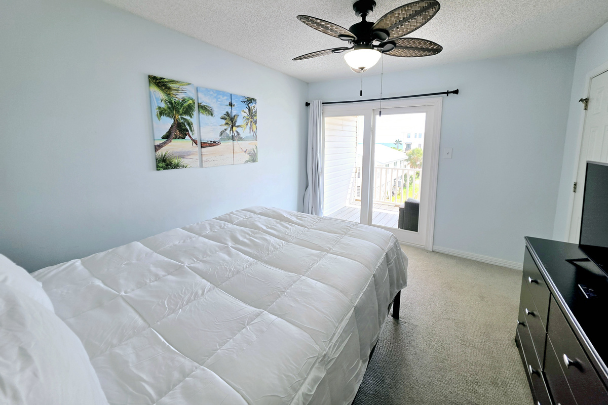 Bedroom with sliding door to the balcony